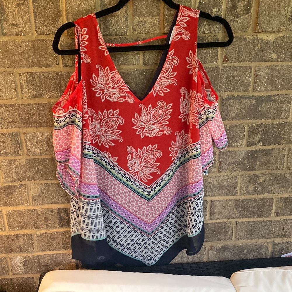 DR2 women’s blouse size medium.